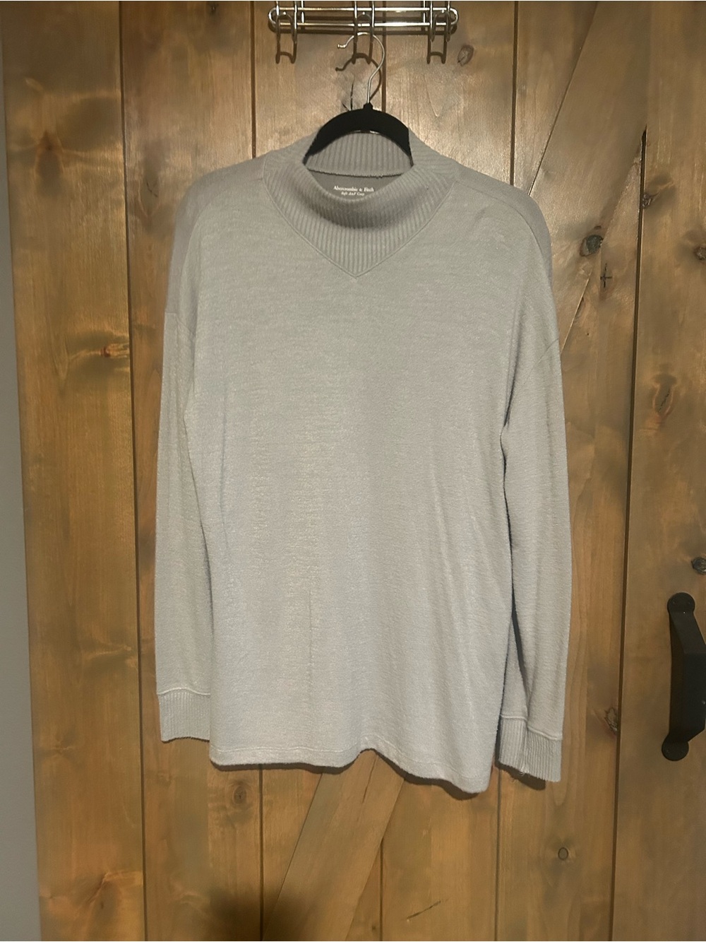 Abercrombie & Fitch Light Gray Crewneck Sweater
